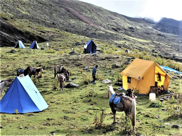 DAGALA 1000 LAKE TREK